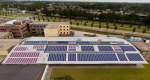 Rijk onderneemt proef met zonnecellen bij IND-gebouw Het Aanmeldcentrum voor asielzoekers van de Immigratie- en Naturalisatiedienst (IND) in Zevenaar is ingericht als ‘proeftuin’ voor nieuwe zonne-energietechnieken. Dit meldt de Rijksgebouwendienst. Geïntegreerde zonnecellen De dakbedekking van het Aanmeldcentrum...