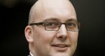 Column: Facilitair managers moeten laaghangend fruit plukken Door Vincent le Noble (FMN) – Waarom plukken facilitair managers niet het laaghangend fruit als het gaat om duurzaamheid? Waarom brengen ze niet massaal energiezuinige verlichting en tijdschakelaars of daglichtschakelaars...