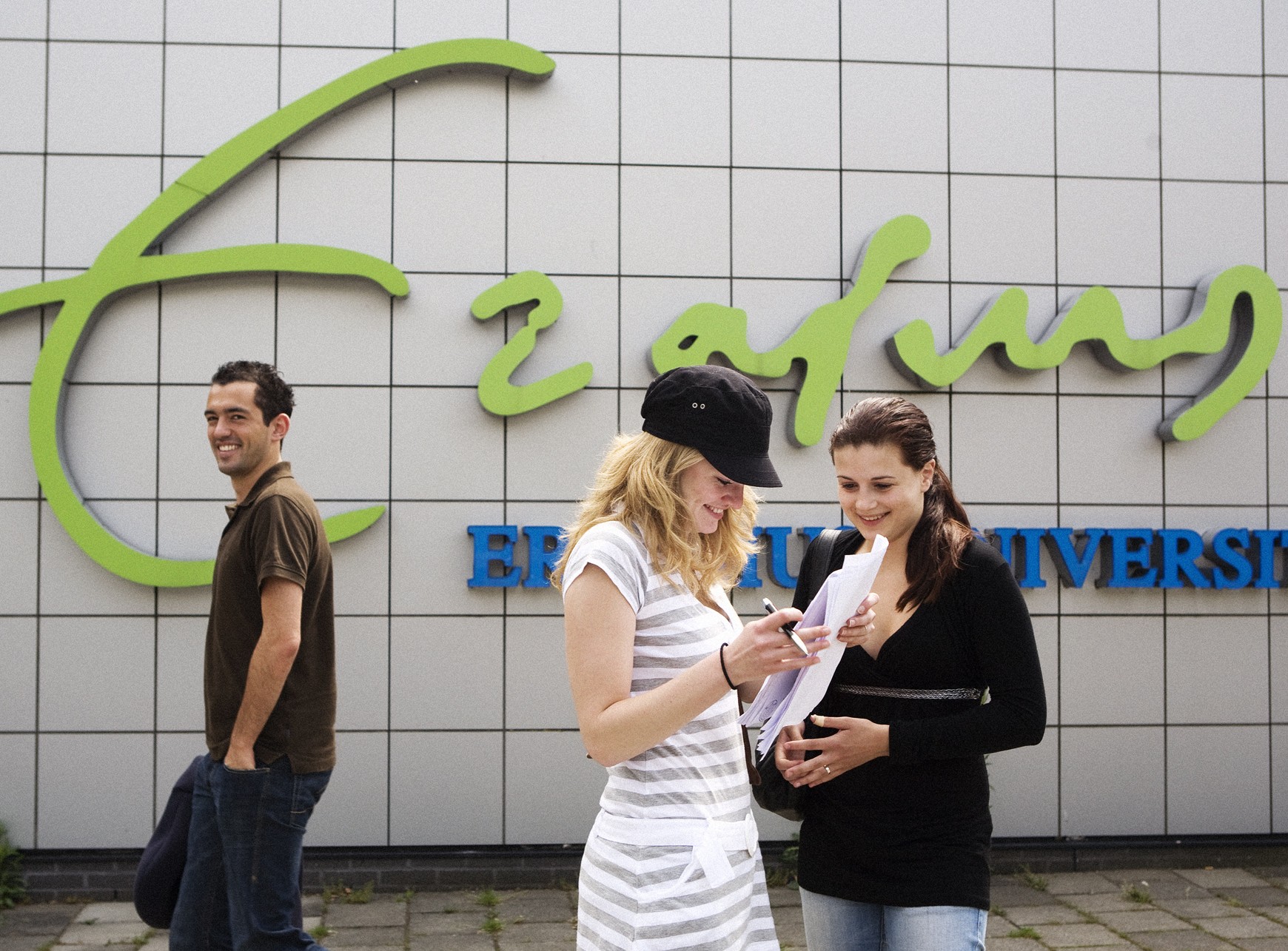 Case – ESCo-contract Erasmus Universiteit De Erasmus Universiteit Rotterdam (EUR) wil tot de top drie van meest duurzame campussen van Nederland behoren. Het Facilitair Bedrijf van de universiteit speelt daarbij een belangrijke rol. GPR meetlat...