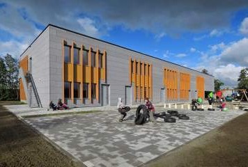 Case – ‘Frisse school’ Het OdyZee in Goes Het OdyZee is Goes is gebouwd volgens het Passiefbouwprincipe en is het eerste schoolgebouw dat een Passief Bouwen Keurmerk draagt. Binnen het Unieke Kansen Programma Naar Energieneutrale Scholen en Kantoren...